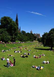 EDINBURGH SCHOOL OF ENGLISH